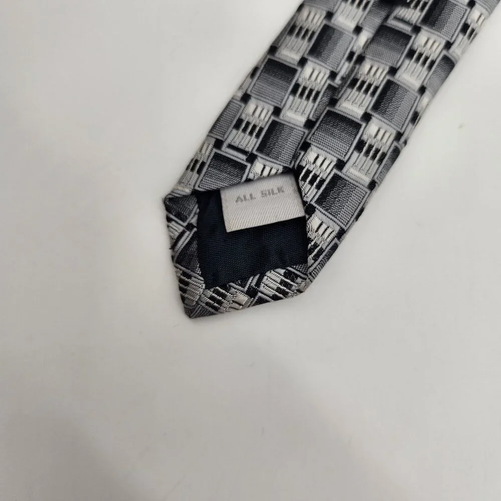 Stafford Mens Necktie Tie Silk Geometric Black Silver Gray‎ EUC